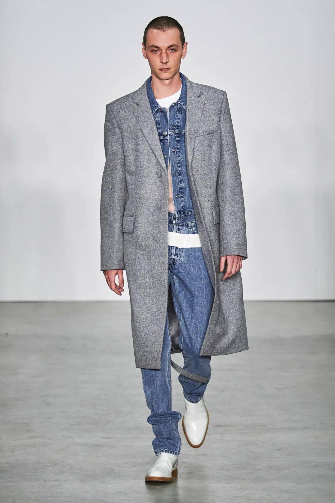 yuripleskun回归了还是曾经那坏坏的痞帅邪恶男孩