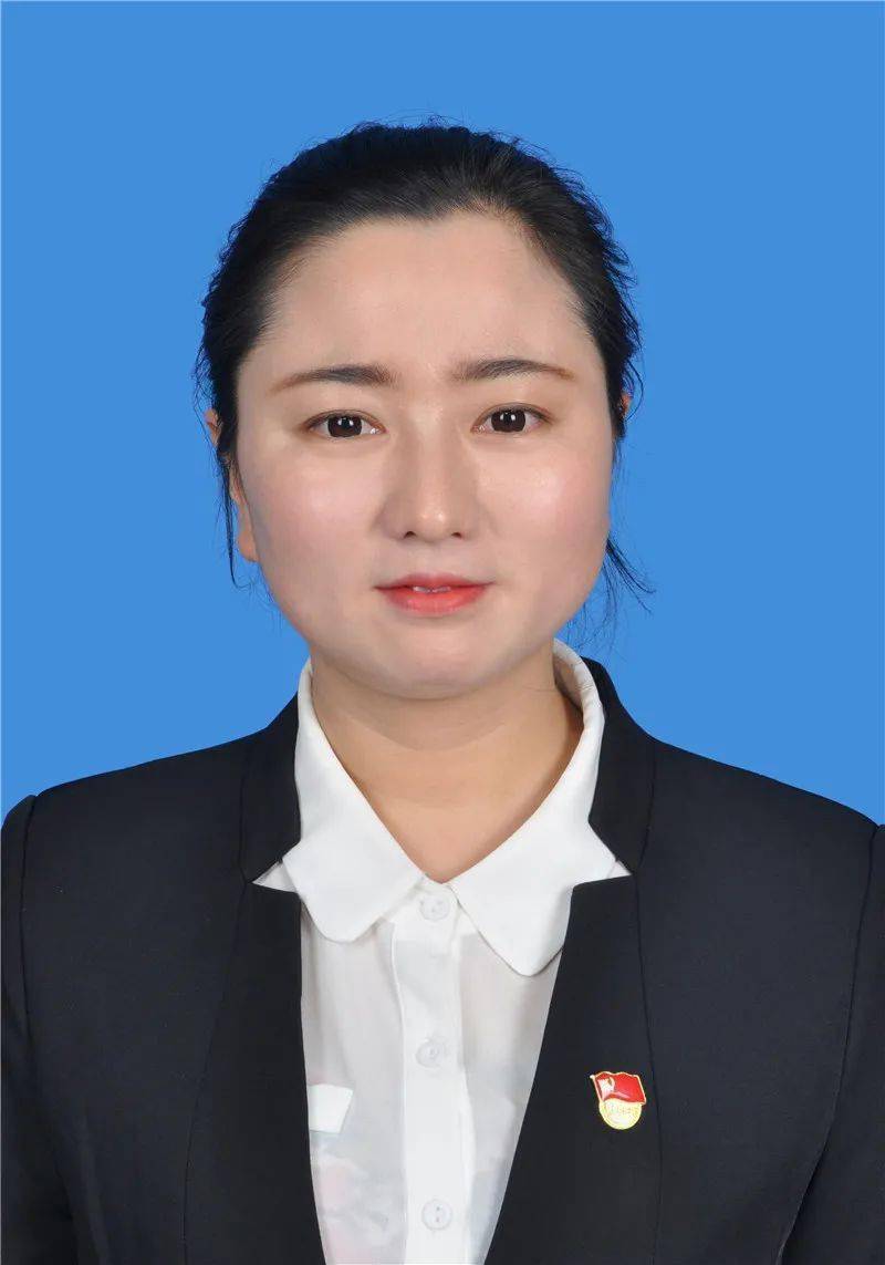 耕耘三尺讲台守望满园花开2020–2021学年度上学期优秀教师风采