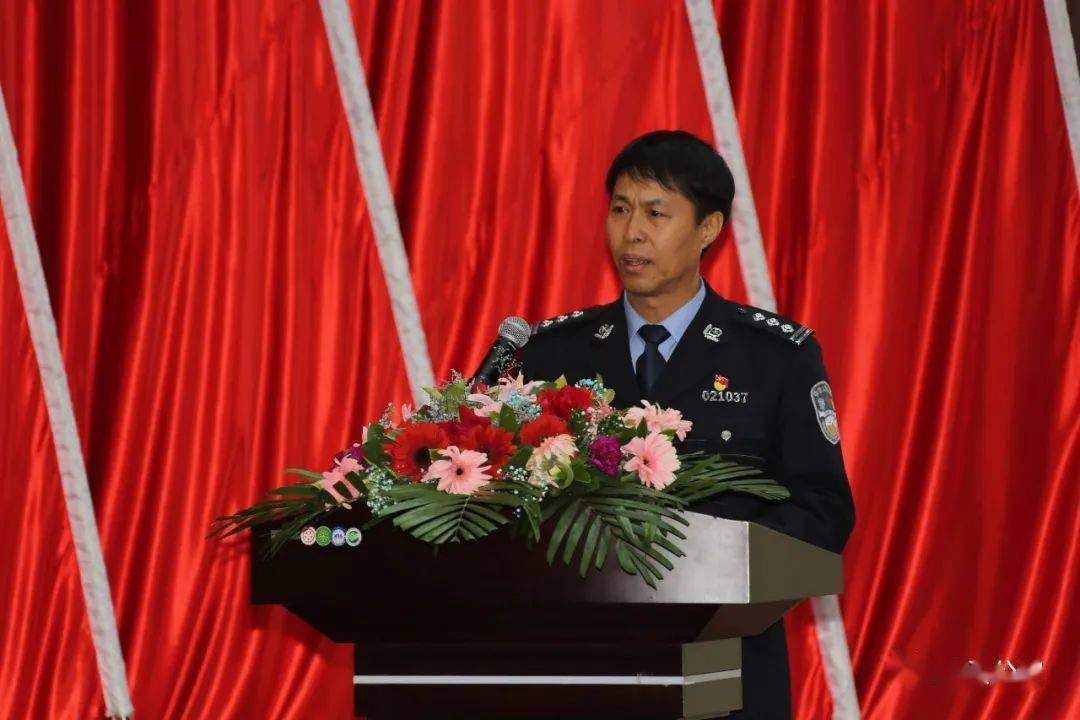 警心向党铸忠诚榜样励警勇担当包头市公安局举办先进典型事迹报告会