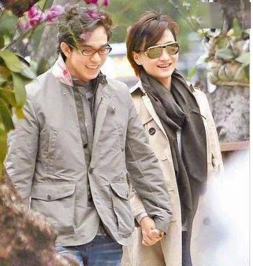 婚后两个人也很恩爱,陈德容生日,王赞策专门从美国飞回来为爱妻庆生.