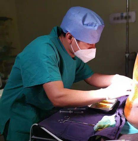 援非杨奎带着荣誉和责任做好每一天工作