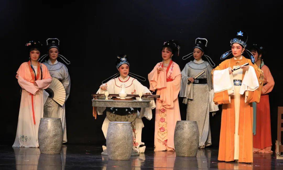 百花绽放誉满鹏城观越剧陆游与唐琬有感