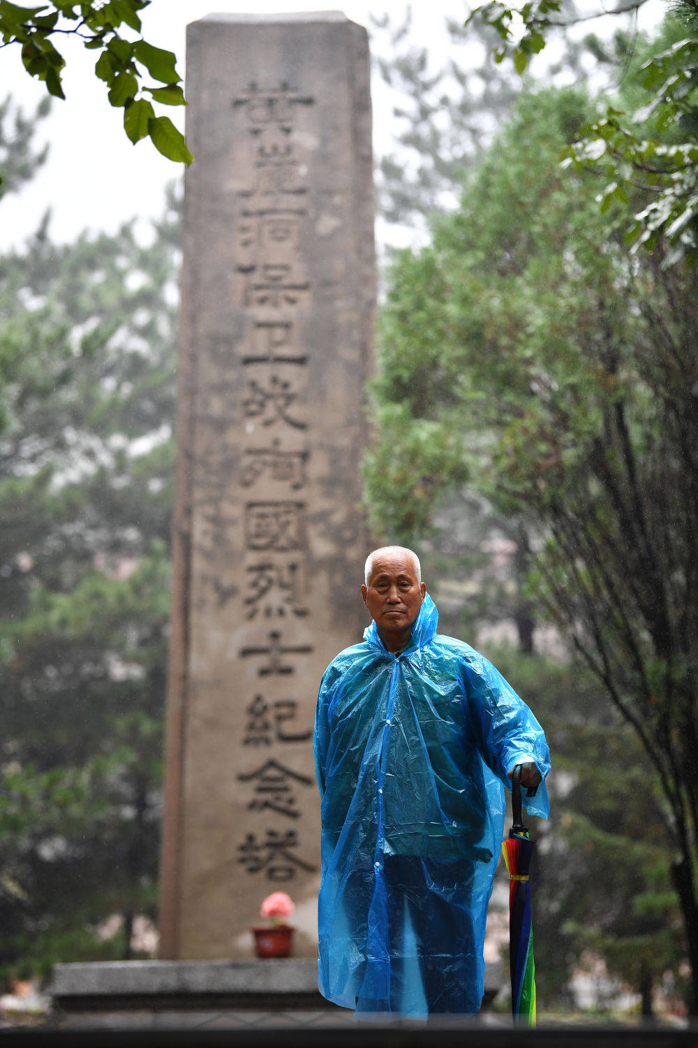 76岁的赵乃堂是山西省黎城县黄崖洞烈士陵园的守墓人,守护英烈30年.