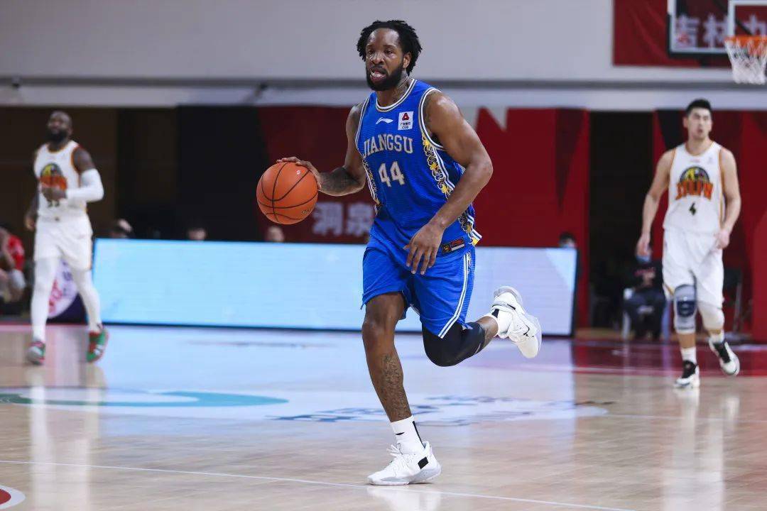 cba琼斯44分10板13助江苏94111不敌吉林