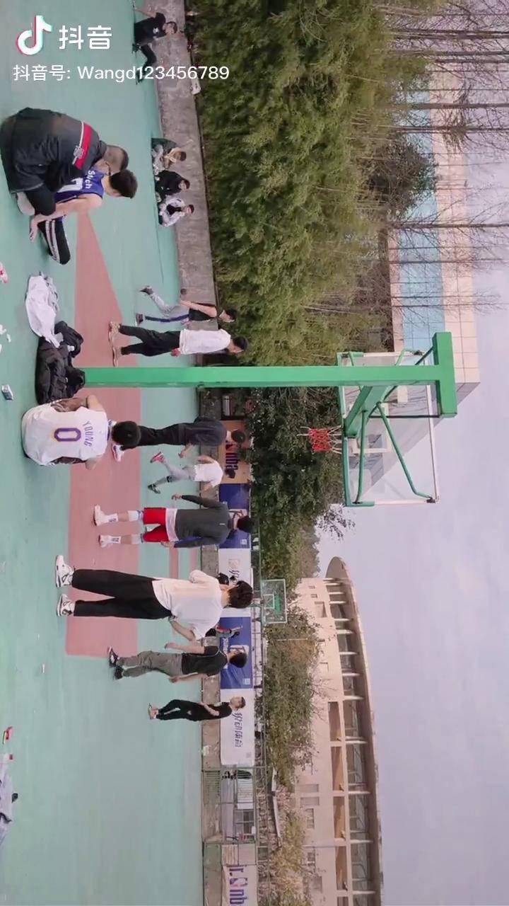 篮球 最美不过篮球场 篮球女孩 微胖 背影 dou 小助手 新年一起打篮球