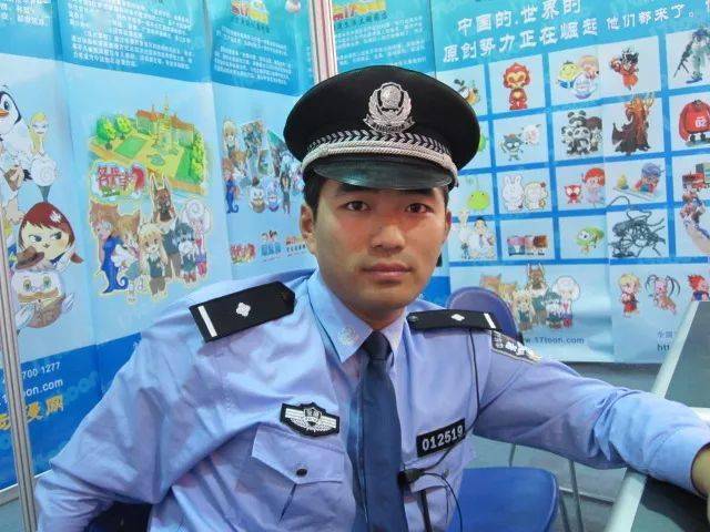 云南民警张磊图片图片