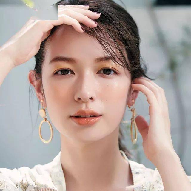 新眼妆老十岁,复古港风宋祖儿也失手了?_眼线