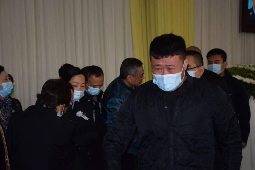 因公牺牲民警徐涛同志遗体告别仪式昨日举行_桐城市