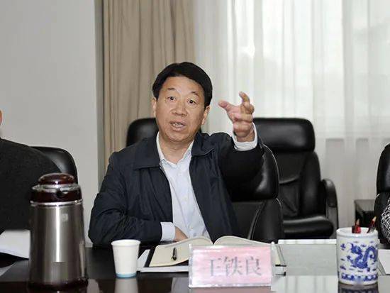 这个人就是时任新密市委书记的王铁良.