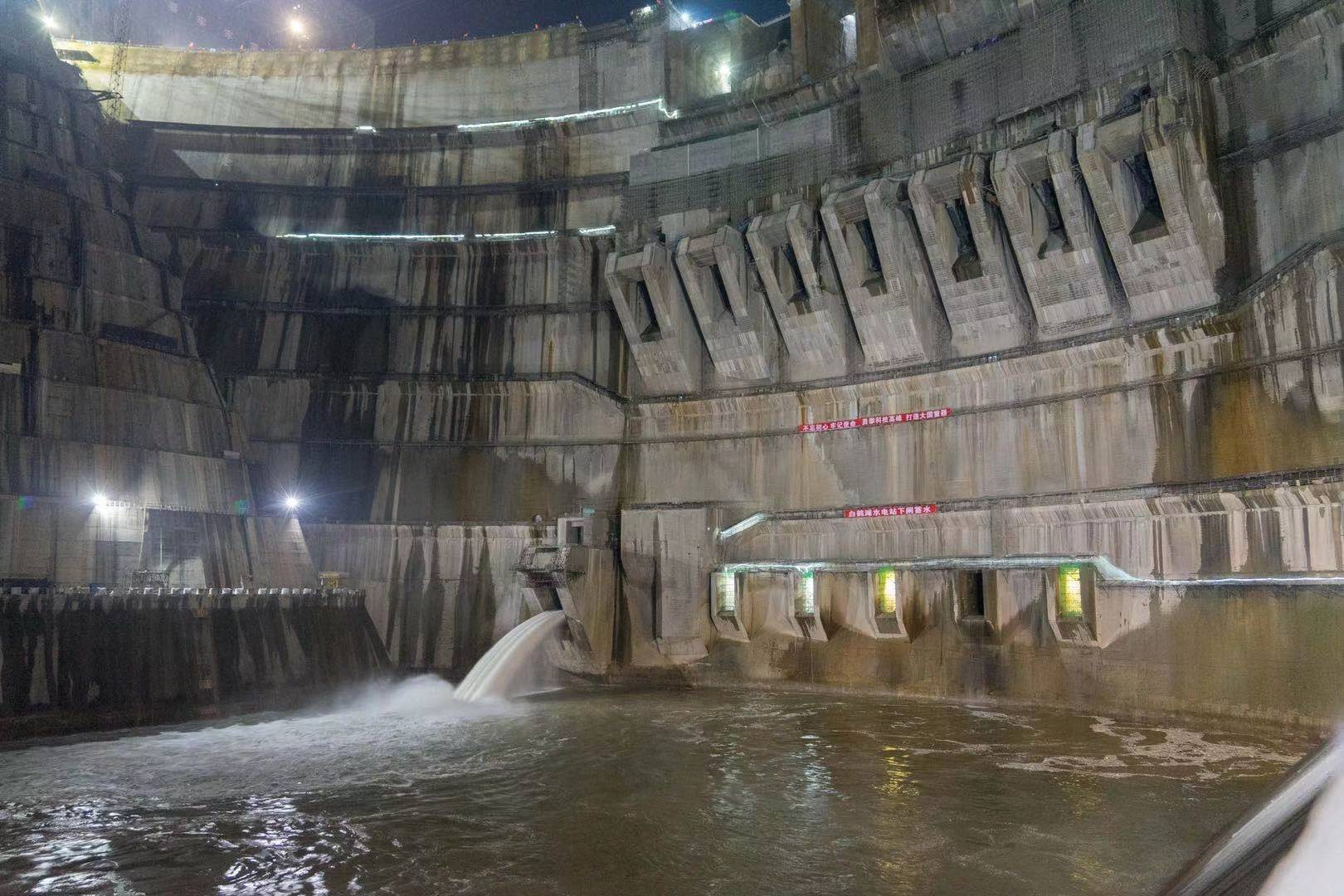 6号导流底孔开启 图自三峡集团网站