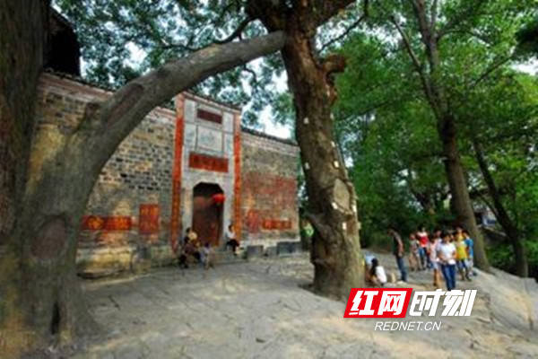 中方县清明小长假实现旅游收入1371万元