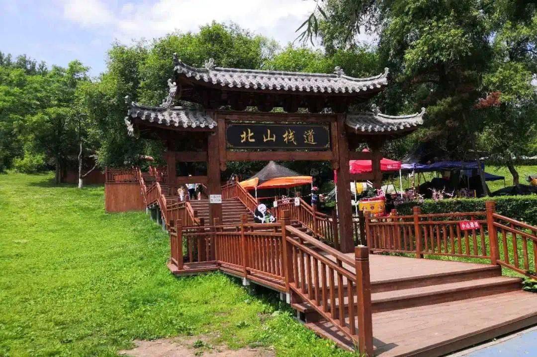 春游白山踏青正当时