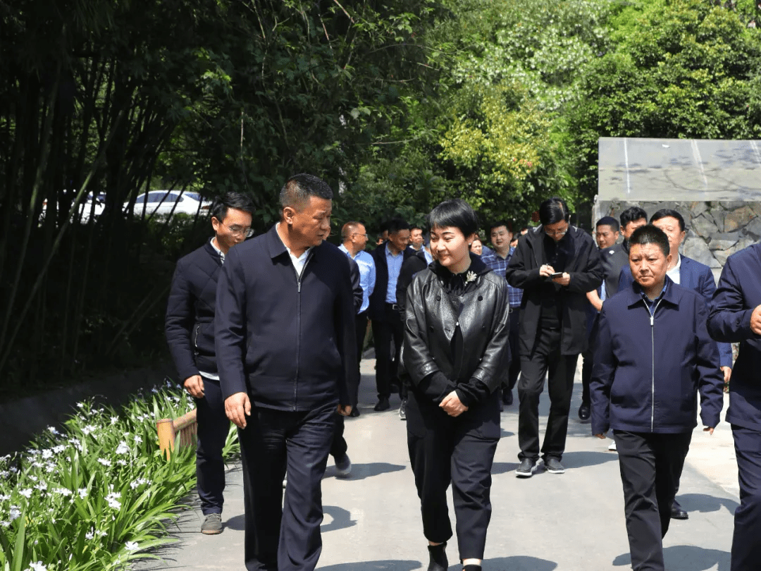 对标奋进博采众长新津区委书记唐华带队学习考察乡村振兴