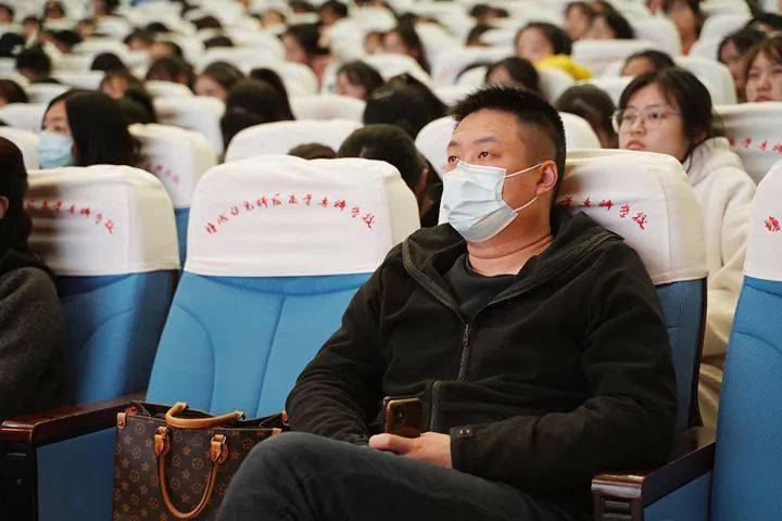 志愿者工资是正规的吗 538b8990af1145849665299213fb6087.jpeg