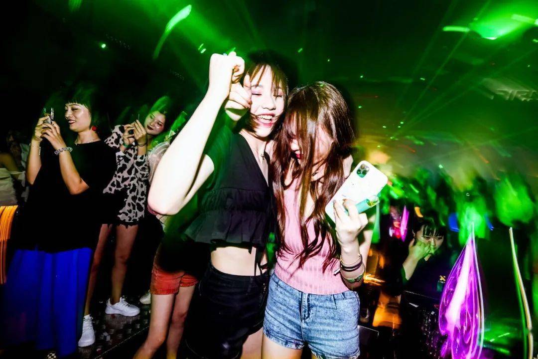 预告丨牛逼了权志龙御用dj都来了法老活死人厂牌真是嗨到极致文末福利