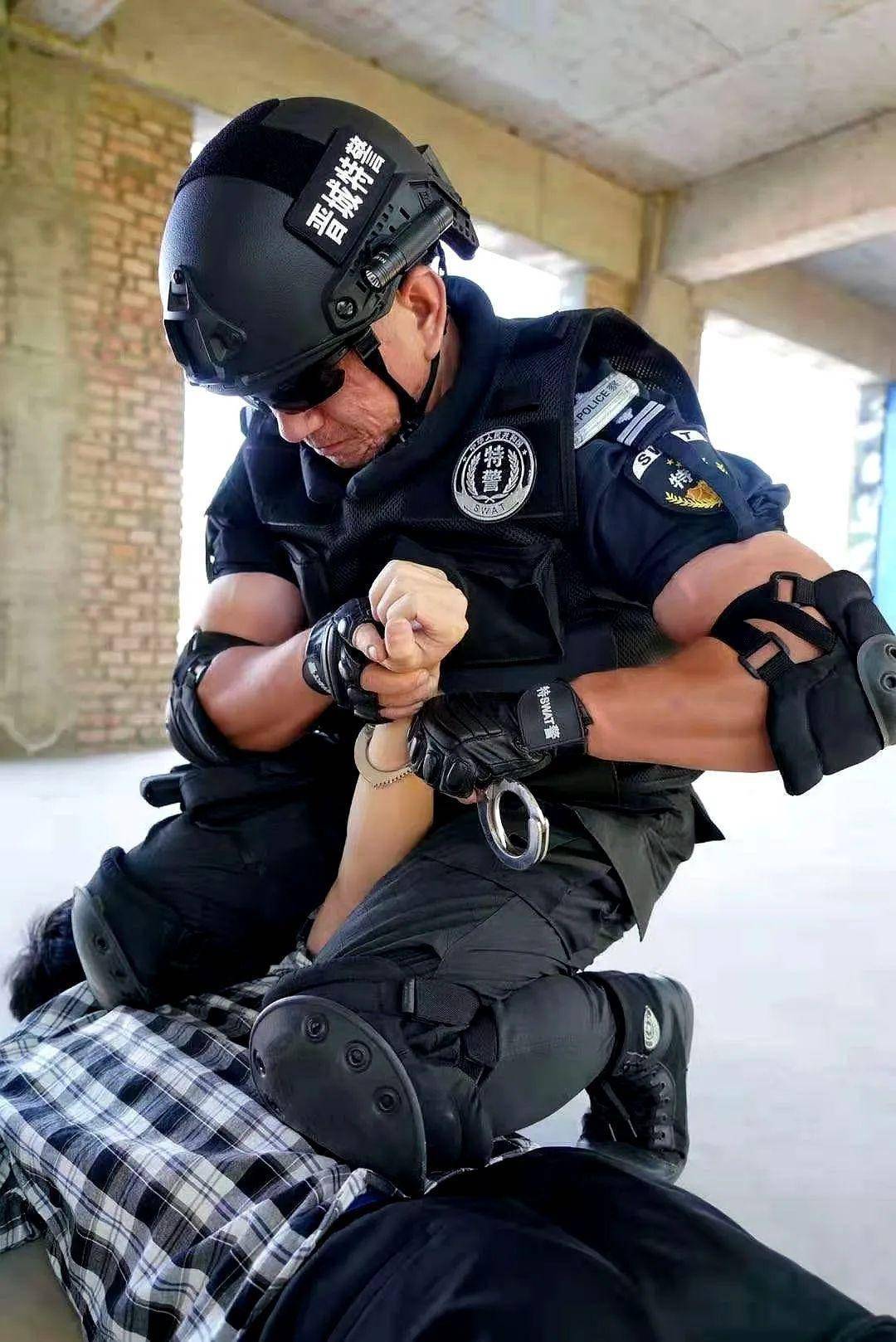 警心向党他定义特警该有的模样不只是帅