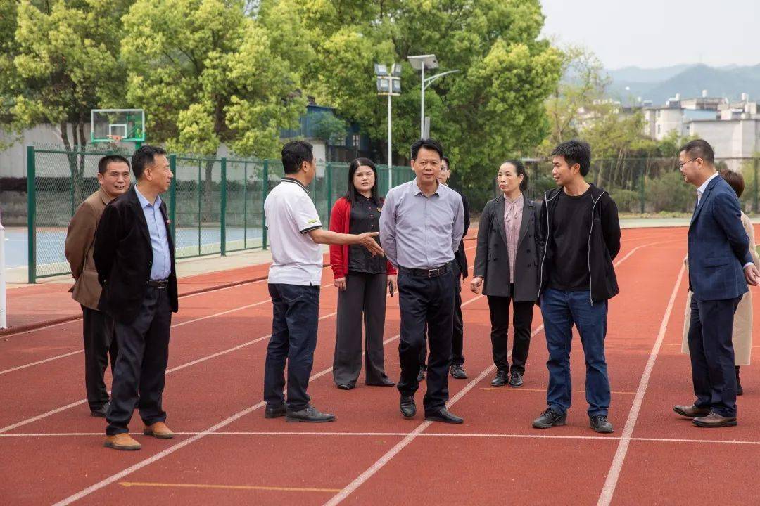 副主委肖冠娇,松溪县委常委,统战部部长周建芳,松溪县副县长陈建斌,白