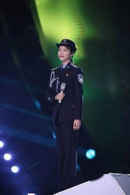 东莞边检民警王盈力亮相乘风破浪的姐姐综艺节目