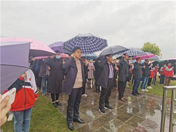 枝江市安福寺中学开展清明祭英烈活动 花屋