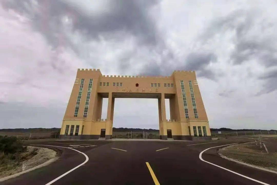 之需,1985年1月调至甘肃唯一的边防小学——肃北蒙古族自治县马鬃山