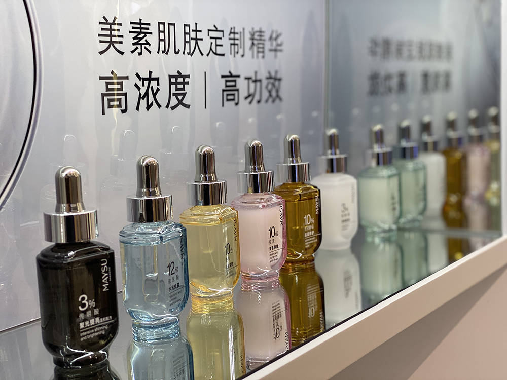 口红|来看参展上交会的好物：做口红的机器人、3D气象预报……