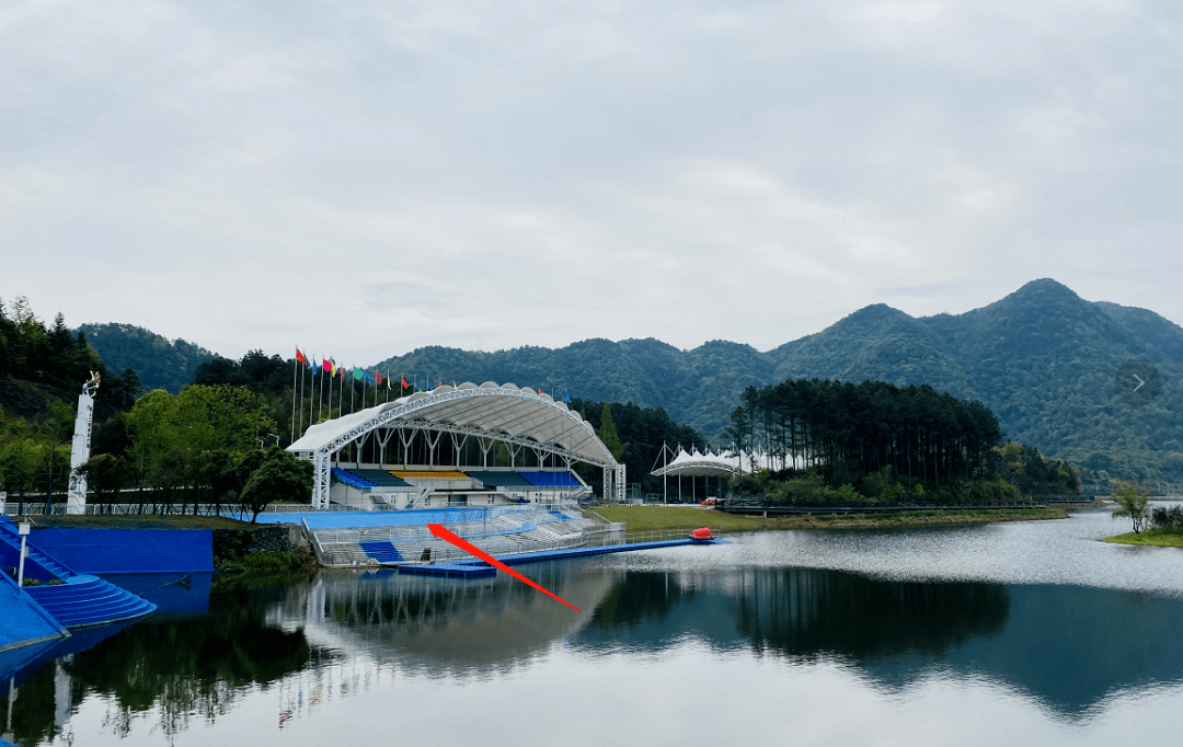 凤凰湖景区步行栈道1.