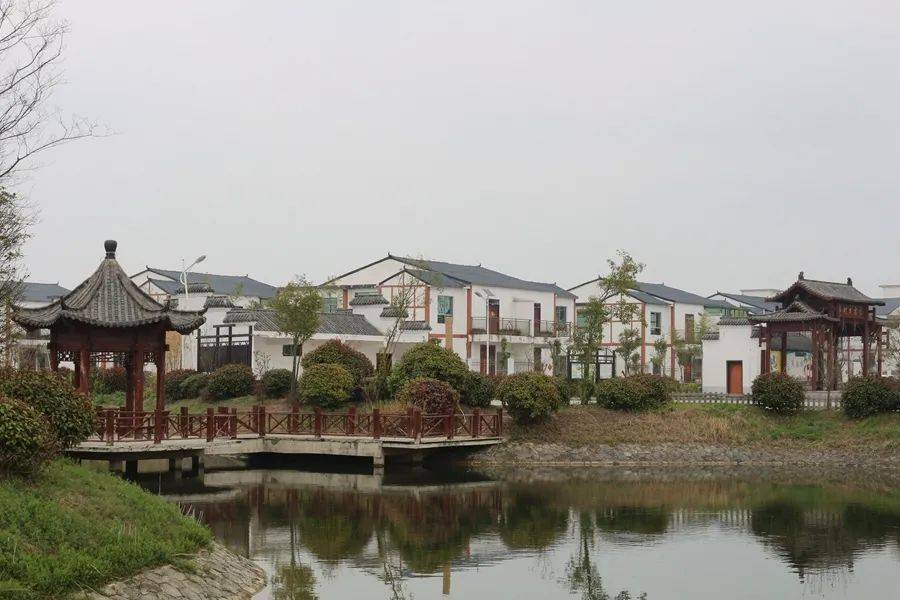 濉溪县韩村镇淮海村小李家淮海战役总前委旧址指挥部,前来参观的游客