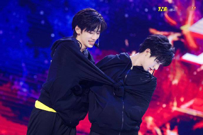 消息时代少年团发来舞台首期高清图少年onfire第二期将于4月17日晚六