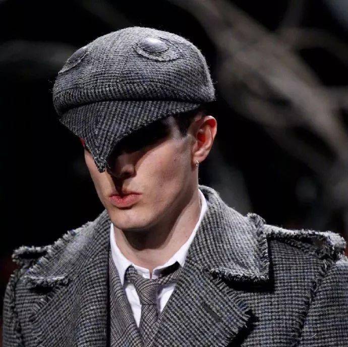 一顶创意的帽子各国际大牌抢着合作的帽子设计大师stephenjones作品