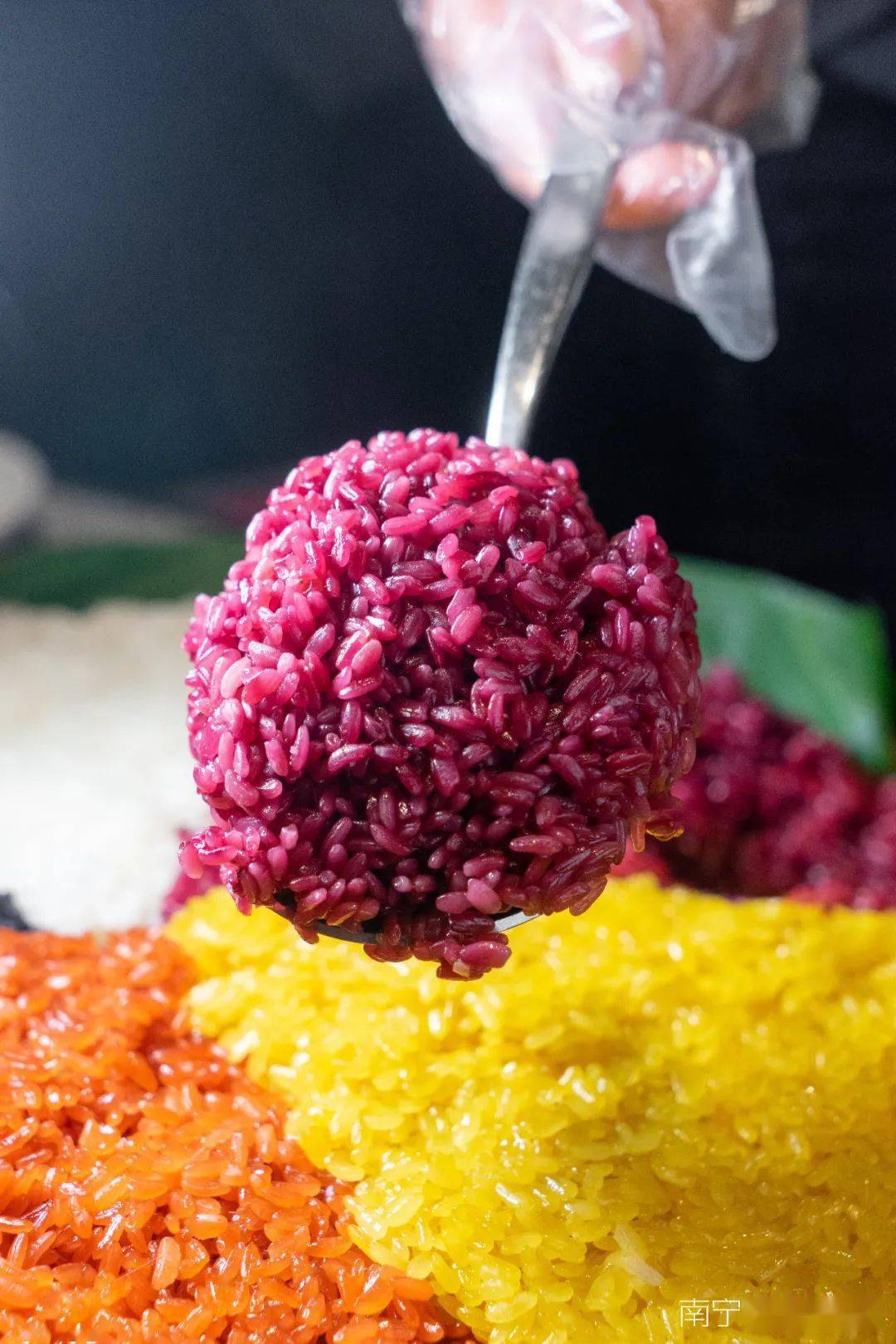 三月三来桂小厨打卡不一样的五色糯米饭