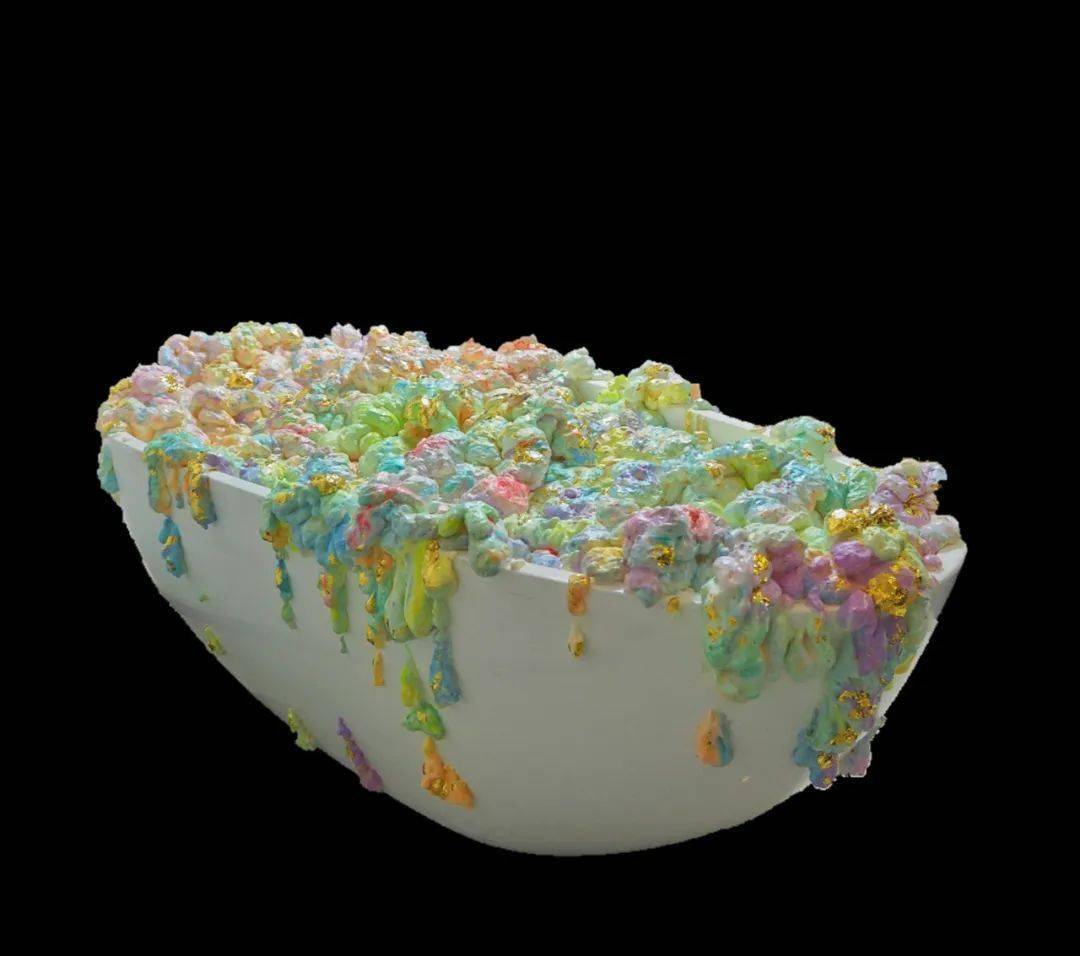 1800×800cm 发泡胶,金箔,丙烯 2021刘夕冉《落日飞船》人类爱梦幻