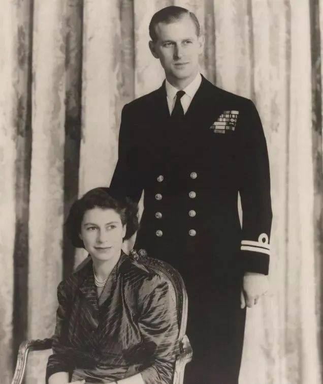 英国女王丈夫去世陪伴女王74年段子比绯闻还多