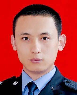 孟飞,男,汉族,31岁,中共党员,现为永春县公安局巡特警反恐大队民警.