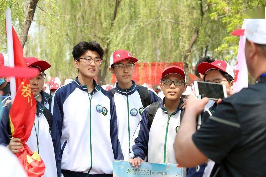 衡水滏阳中学80华里远足将党史教育搬到大自然