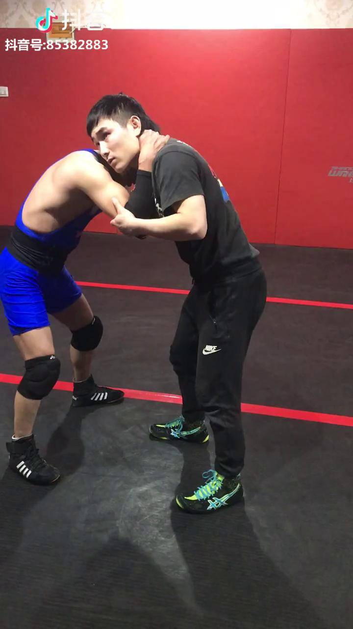 防身教学之夹颈背教学格斗防身格斗上海摔跤俱乐部