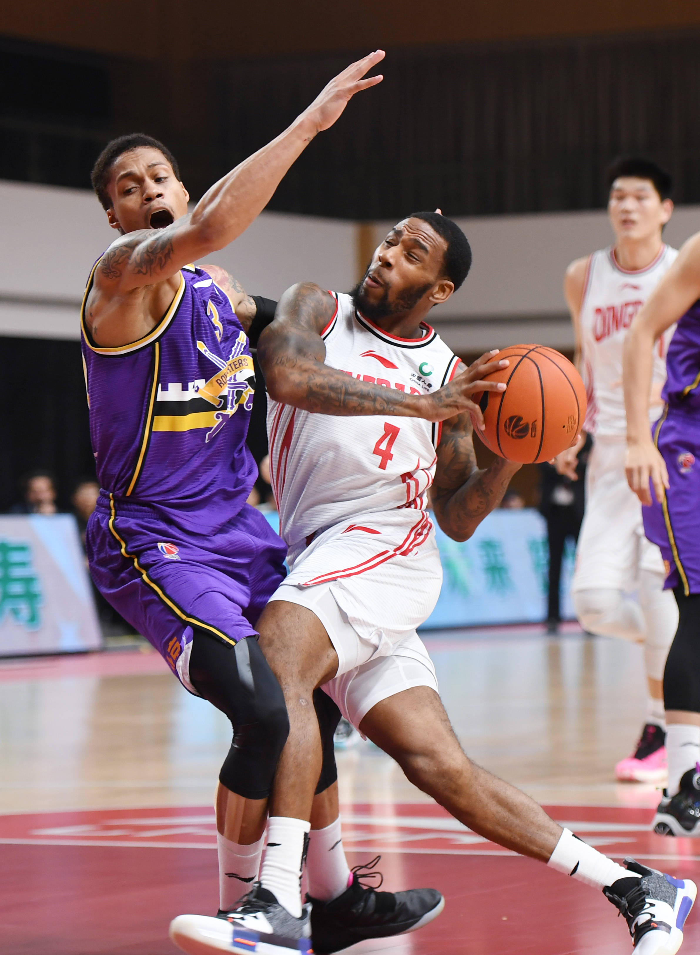 篮球——cba第四阶段:青岛每日优鲜胜北京紫禁勇士