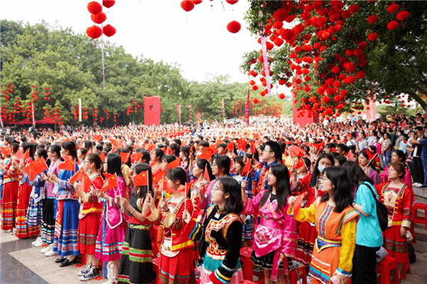 喜迎壮族三月三青秀山节日气氛浓组图