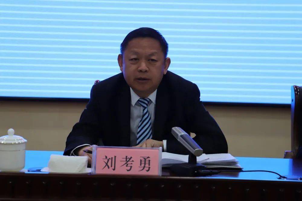 县委政法委常务副书记闫新华,县法院党组成员,副院长李兴磊,县检察院