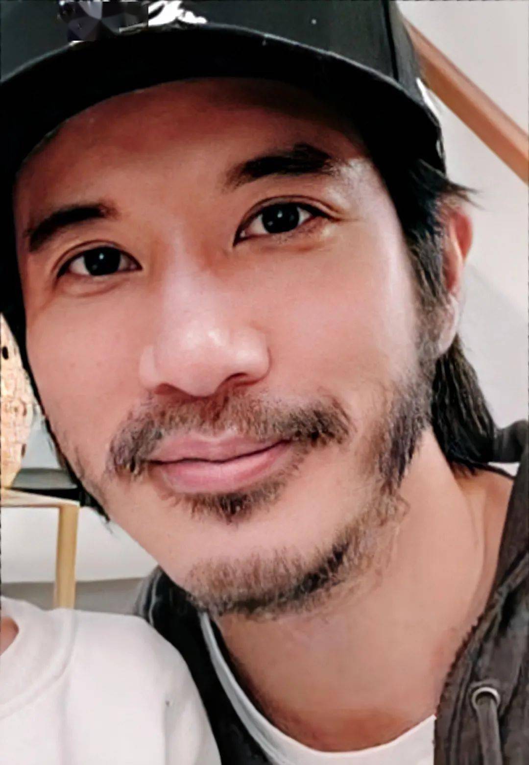 44岁的王力宏晒出新照,网友直呼差点认不出来