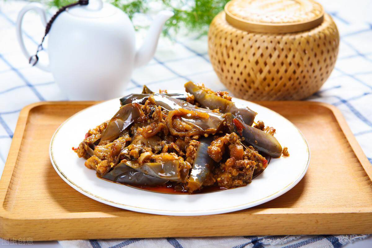 老干妈蒸茄子香辣过瘾口感绝佳让人胃口大开的下饭神器