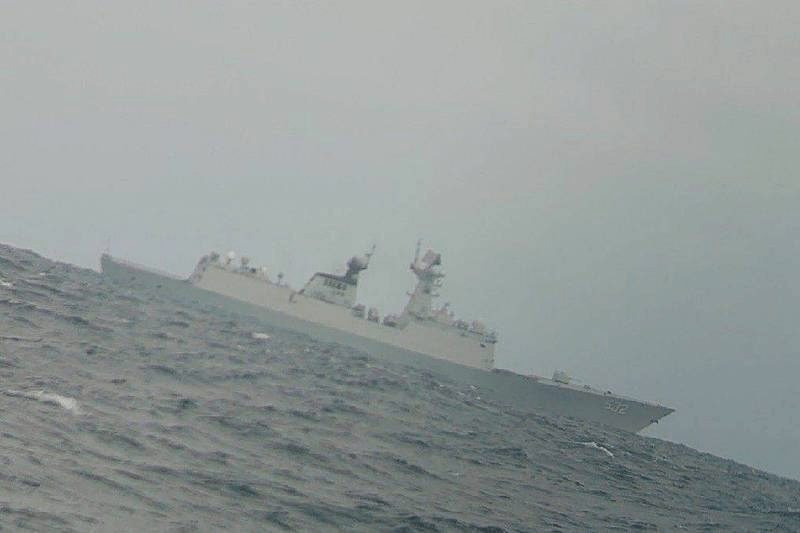 綠媒又炒作解放軍導彈護衛艦穿越“海峽中線”,現身台灣淺堆漁場_荊州