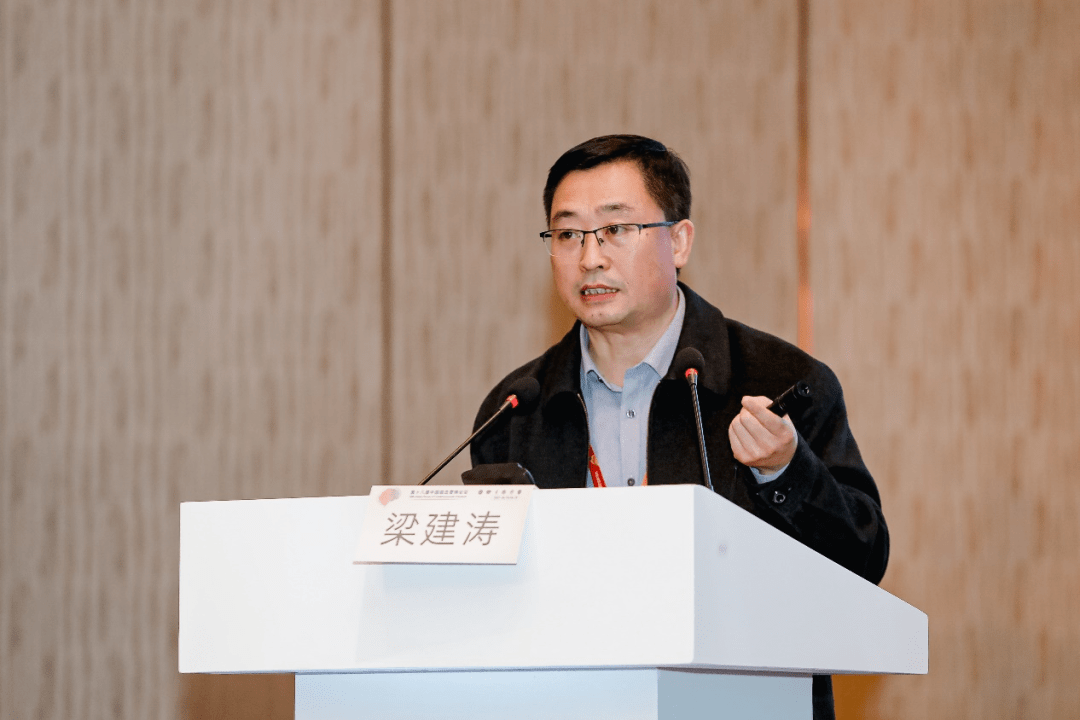 梁建涛教授开场用文献辅以解剖的形式为大家介绍了硬膜外岩后入路的