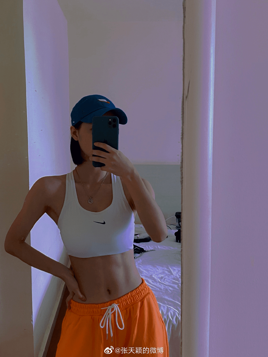 张天颖灵气与生俱来甜美背后还有酷飒