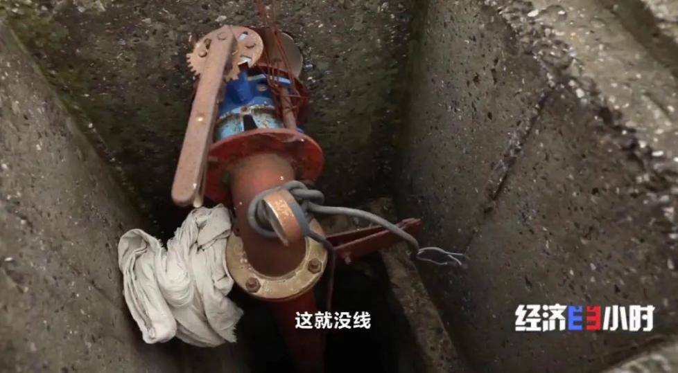 这样的情况也出现在试量镇,这里的机井同样没有配套的电源设备.