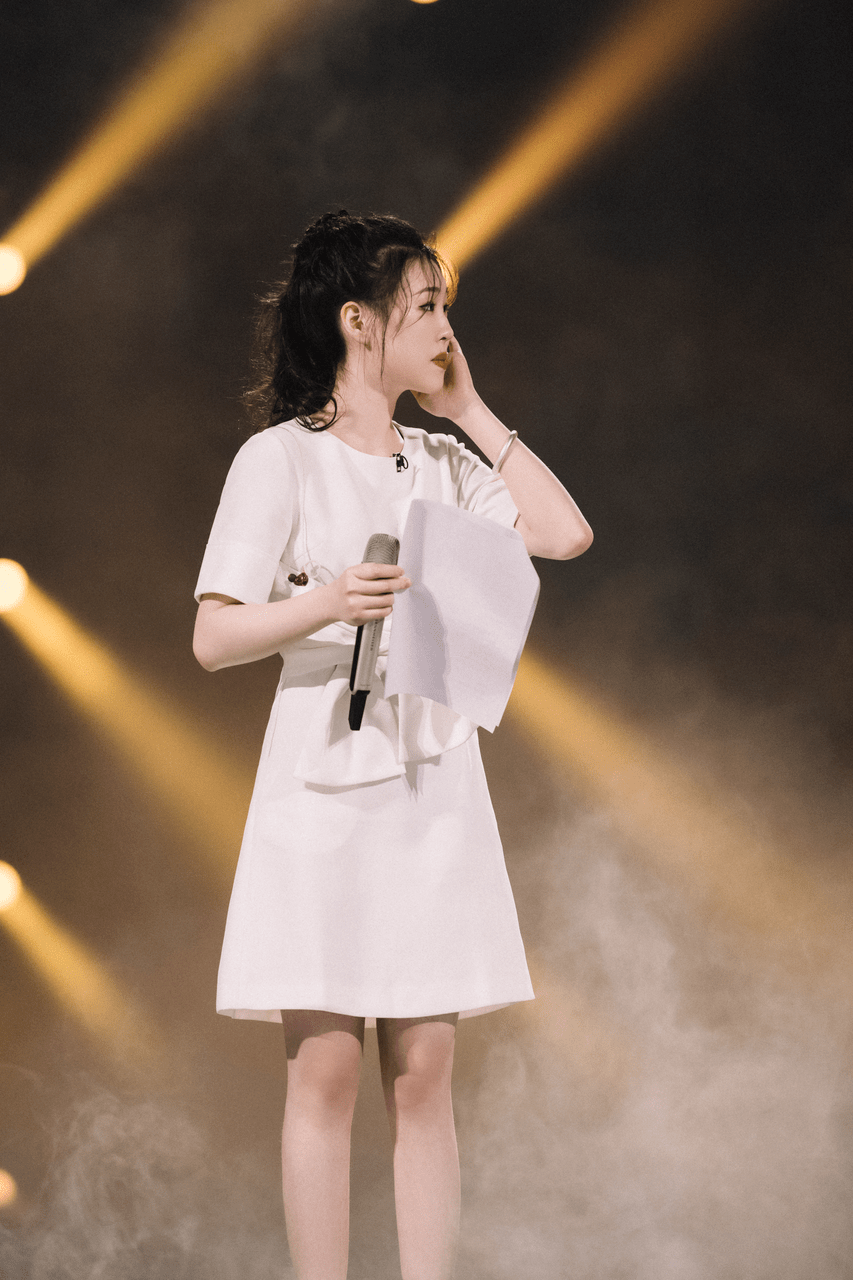 为歌而赞彰显音乐包容性张碧晨小鬼新歌唱出个性自我