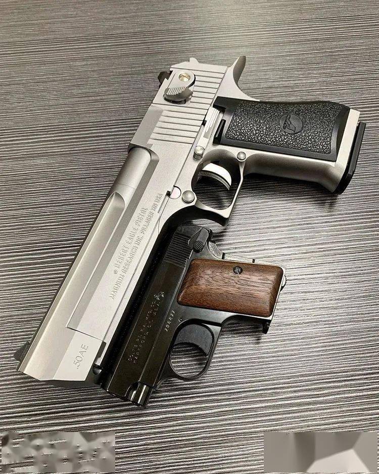 沙漠之鹰自从有了cs这款枪就走上了神坛