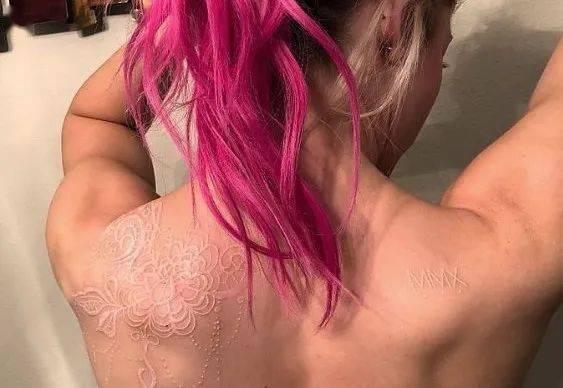 盘点WWE巨星纹身！唯独她的纹身最私密！纹那里不痛吗？