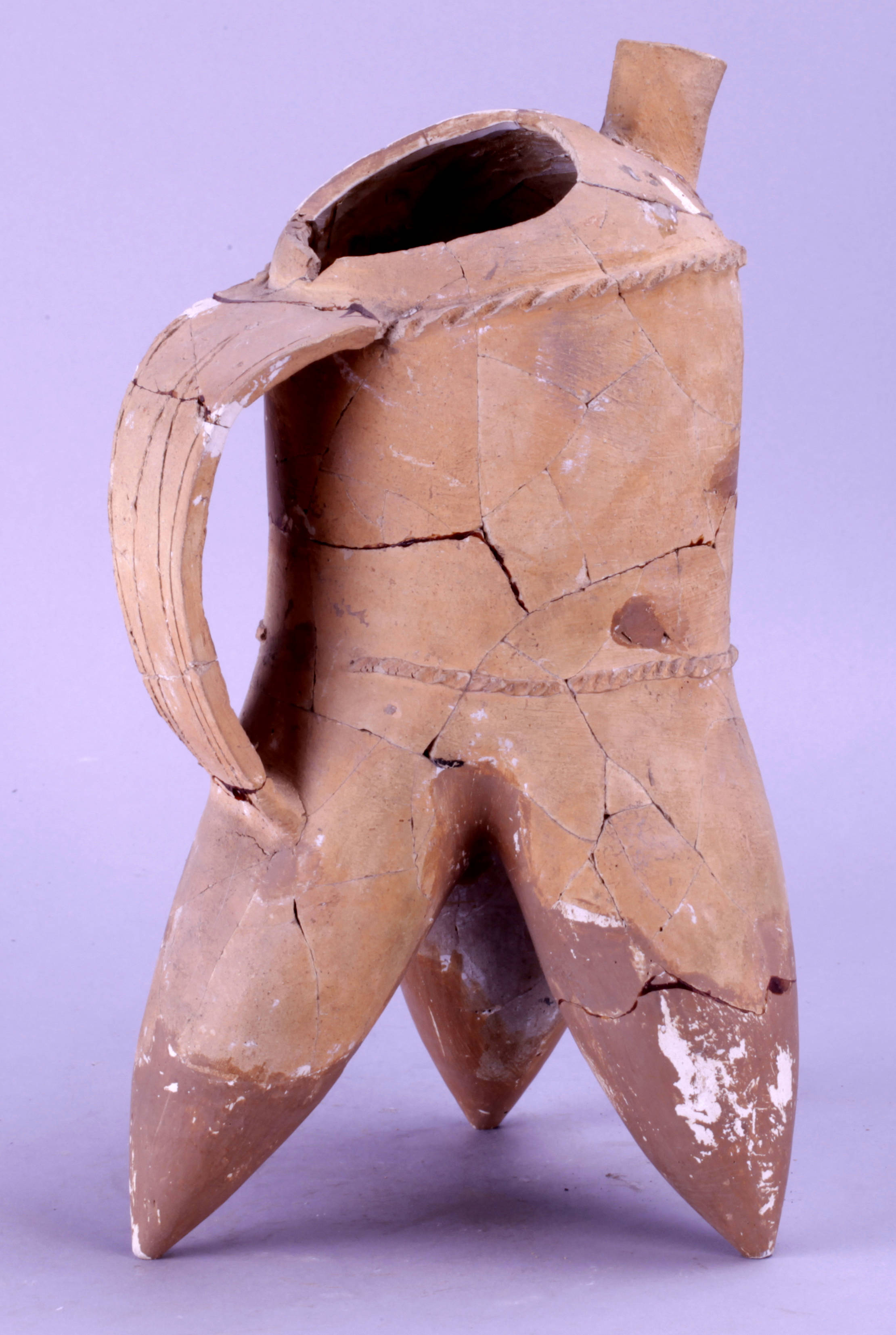 这是二里头遗址出土的陶盉(资料照片).