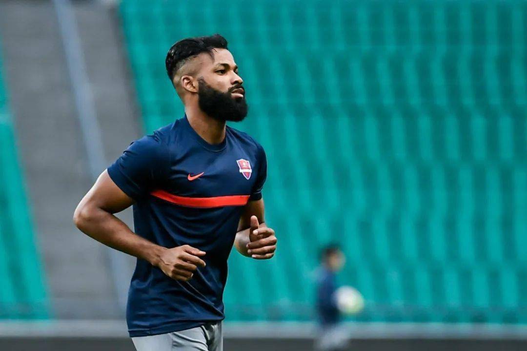 重庆两江竞技全家福 正副队长公布!_费尔南迪尼奥