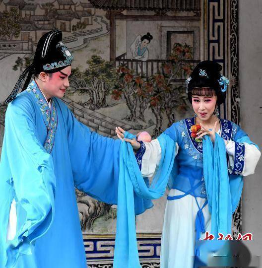 国际古迹遗址日:"非遗"闽剧献演福州三坊七巷
